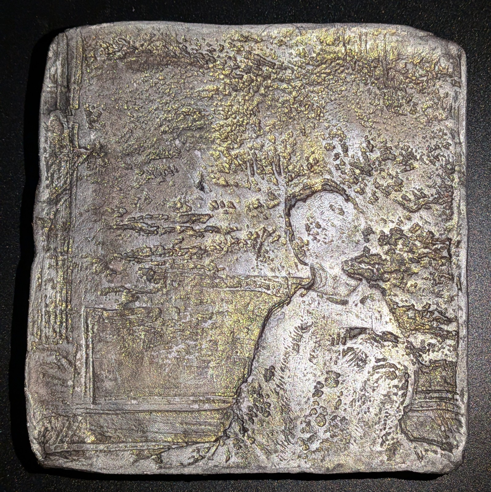 YUREI Clay Relief - Handmade Japanese Ghost Sculpture, Silver/Gold, 10x10cm