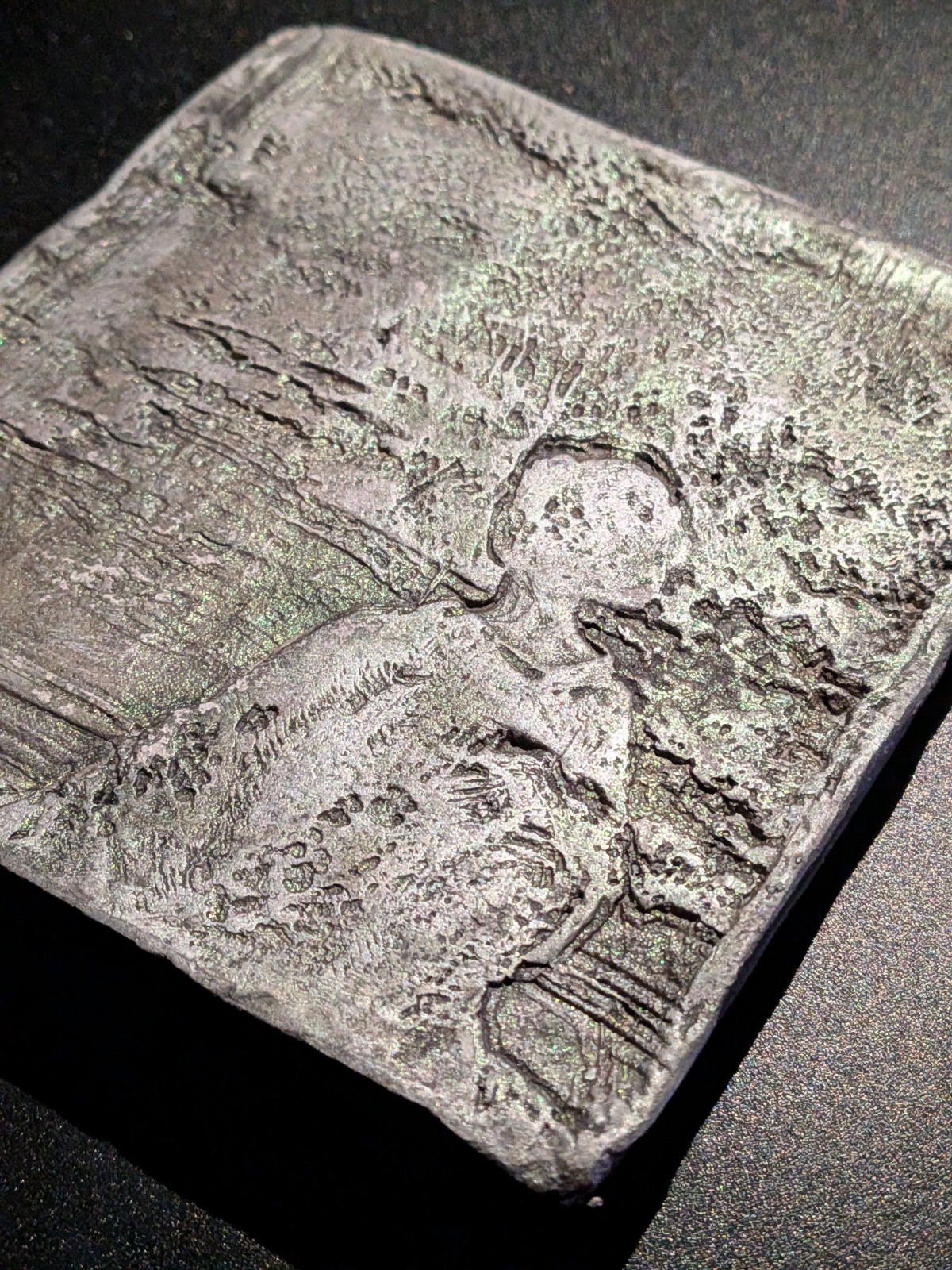 YUREI Clay Relief - Handmade Japanese Ghost Sculpture, Silver/Gold, 10x10cm - Image 4