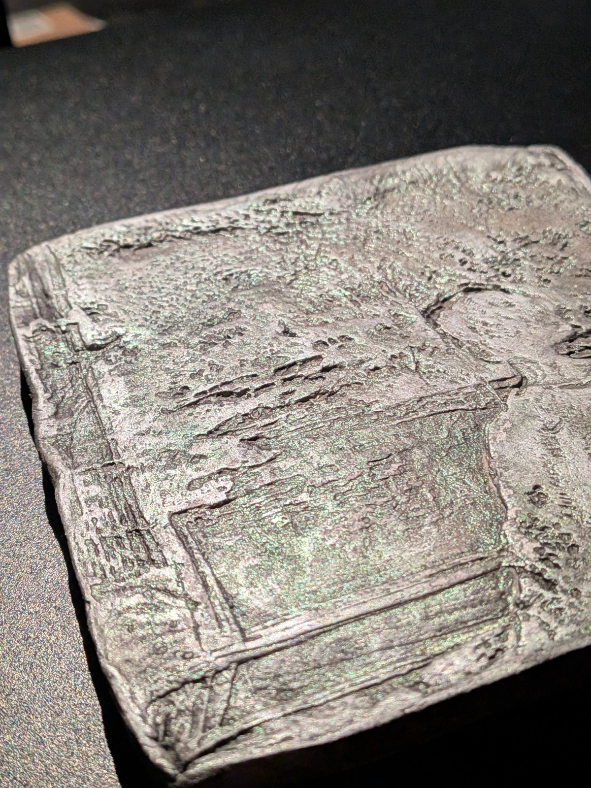 YUREI Clay Relief - Handmade Japanese Ghost Sculpture, Silver/Gold, 10x10cm - Image 5