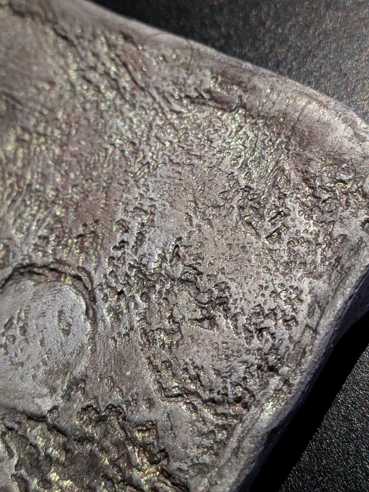 YUREI Clay Relief - Handmade Japanese Ghost Sculpture, Silver/Gold, 10x10cm - Image 6